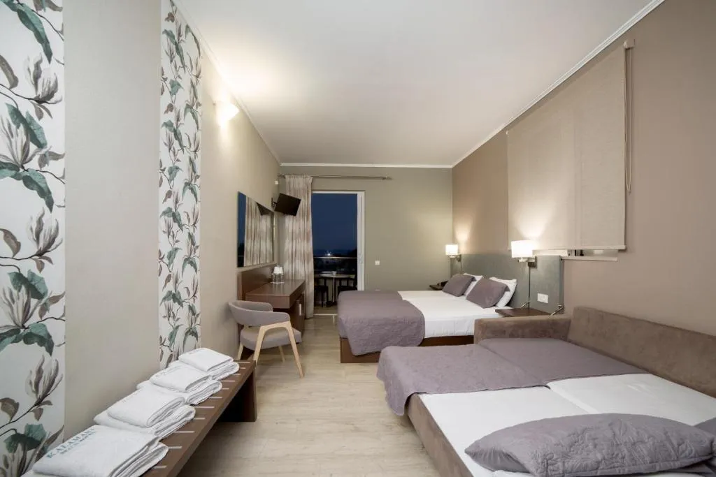 QUADRUPLE CLASSIC Room, Kalamaki Beach Zakynthos, Zante