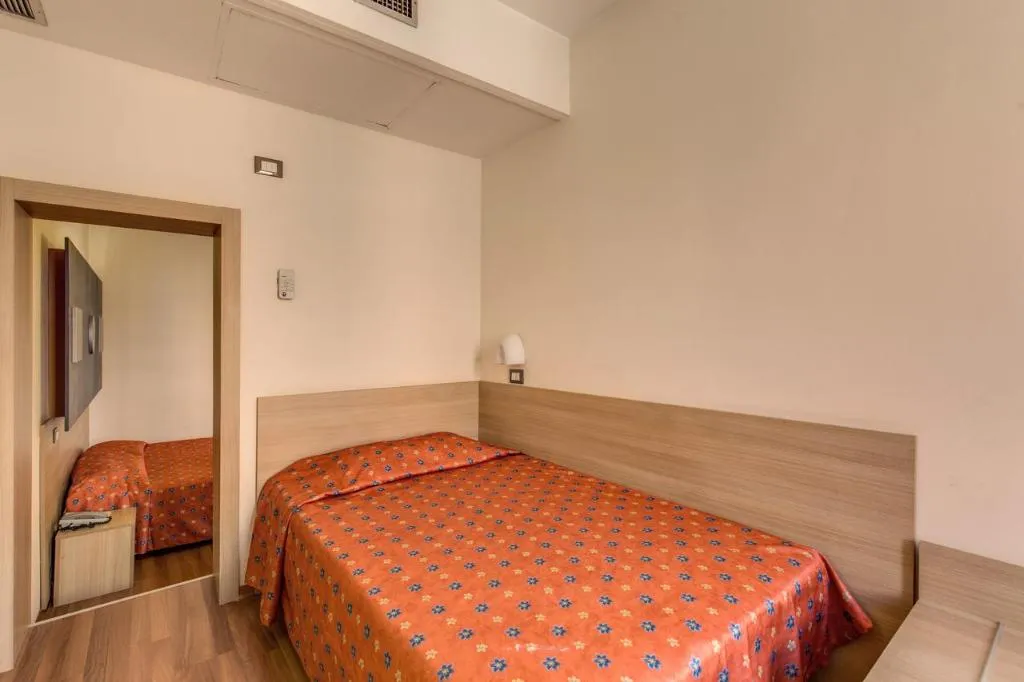 TRIPLE STANDARD Room, Hotel San Remo, Rome