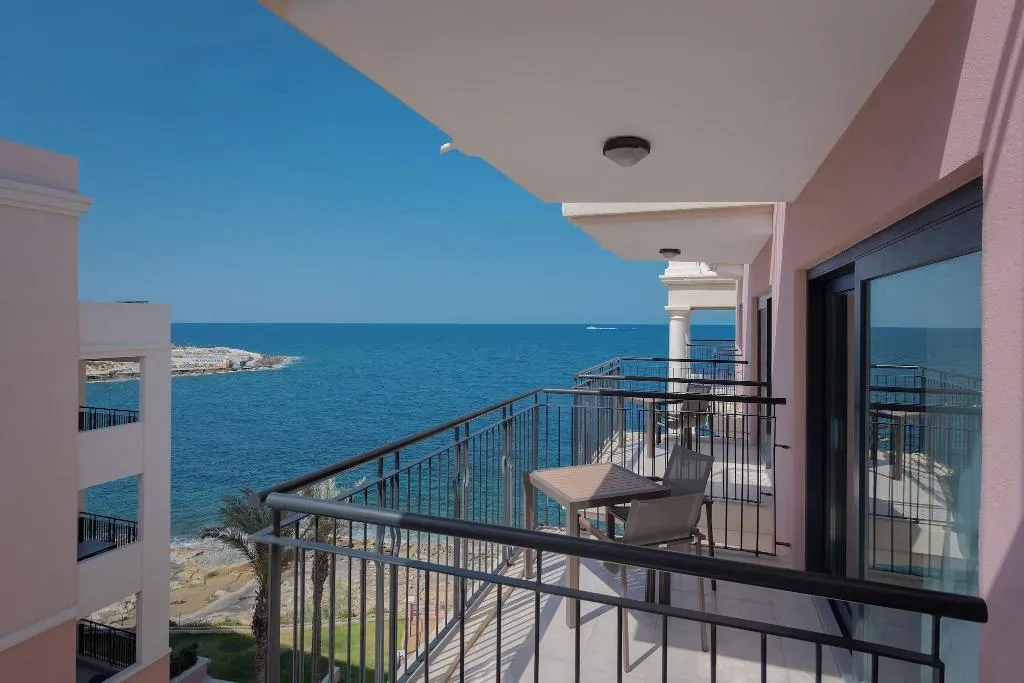 QUADRUPLE DELUXE GARDEN VIEW Room, Westin Dragonara Resort, Malta