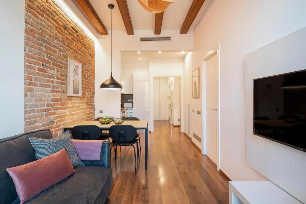 APARTMENT ONE BEDROOM Room, Aspasios Market Balconies, Barcelona