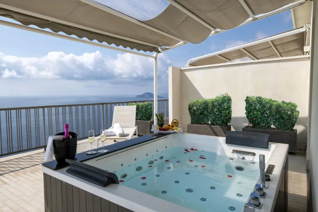SUITE WITH TERRACE Room, Grand Hotel Serapide, Naples