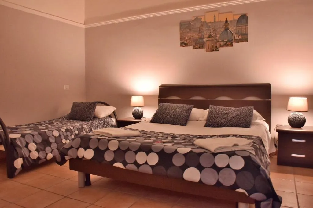 Room, Aloha, Naples