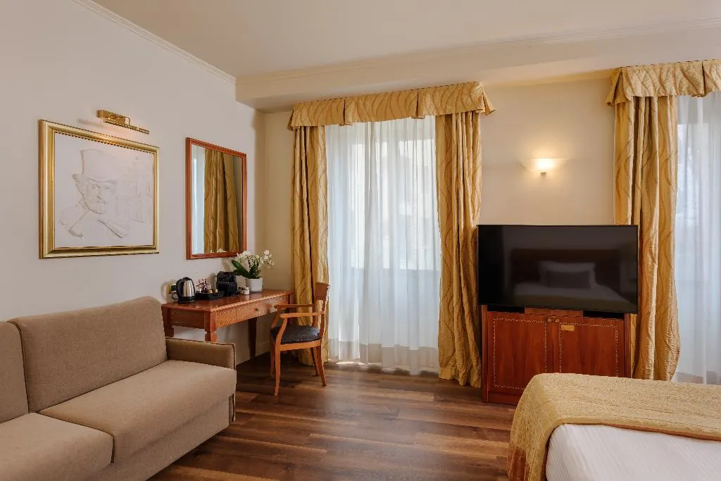 TRIPLE SUPERIOR Room, Dei Cavalieri Milano Duomo, Milan