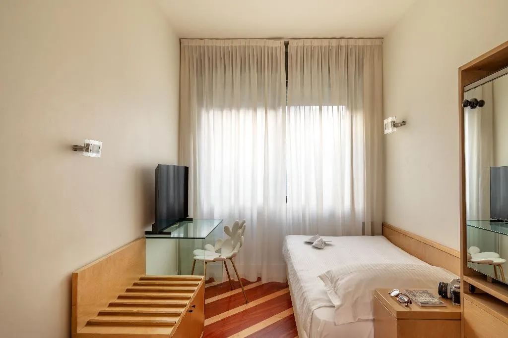 Room, Sanpi Milano, Milan