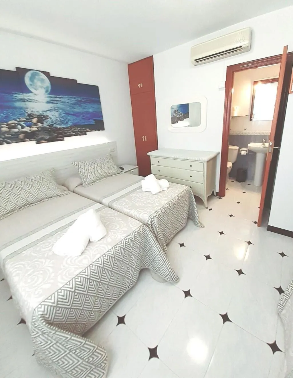 Room, Hostal Kokkola, Costa Del Sol