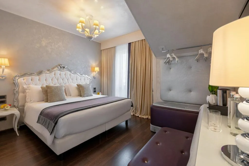 SUITE WITH DOUBLE BED Room, Carnival Palace, Venice