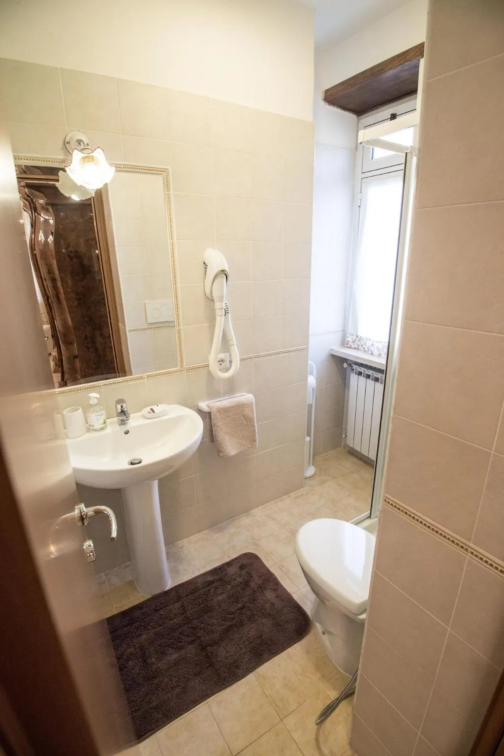 Room, Desiderio Di Roma, Naples