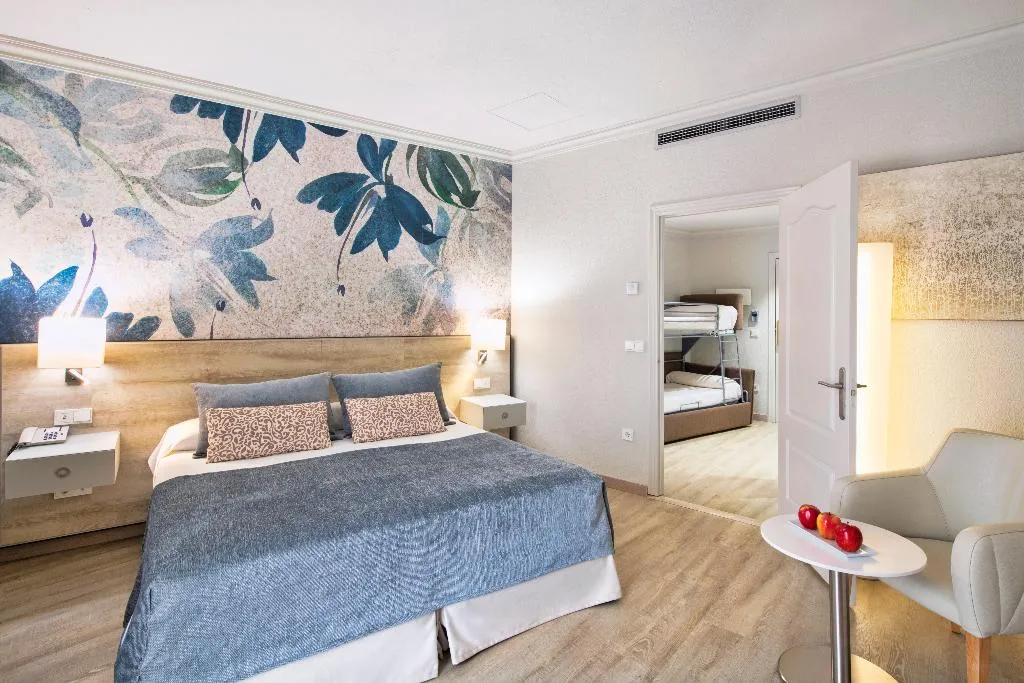 FAMILY ROOM STANDARD Room, Salles Hotel Malaga Centro, Costa Del Sol