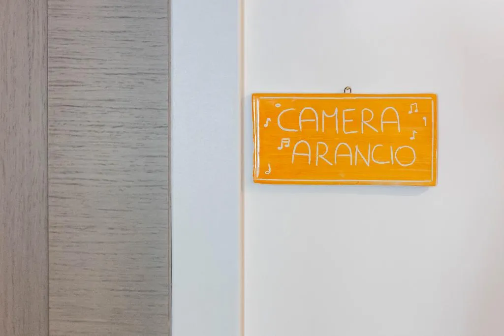 TRIPLE STANDARD Room, B&B Colori e Note, Naples