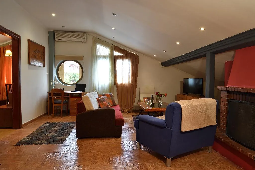 APARTMENT CAPACITY 6 TWO BEDROOMS Room, Four Seasons (SKG), Halkidiki