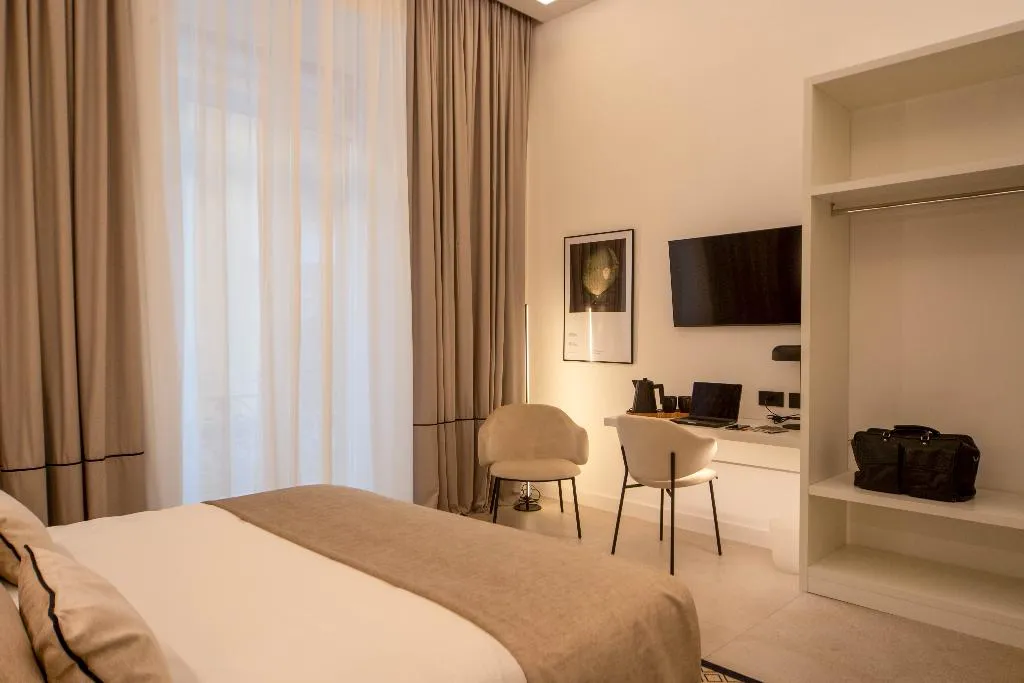 Room, Mamalu Studios And Suites, Naples