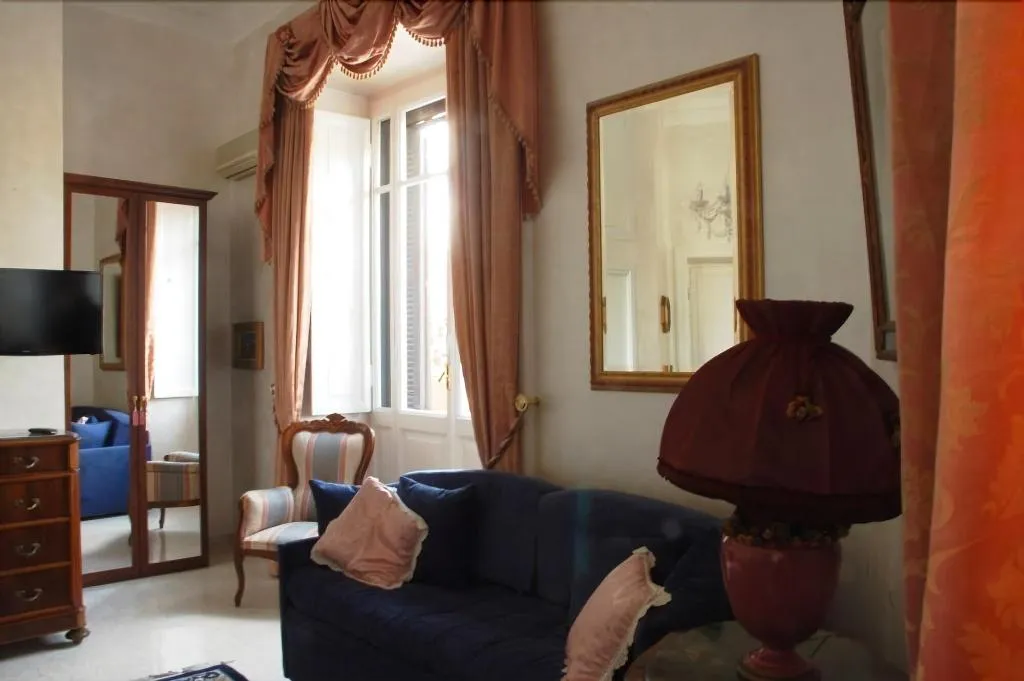 Room, Charme Holidays Colosseum, Naples