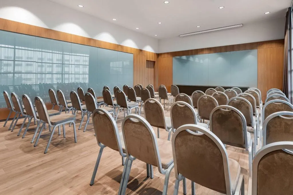 Conferences, AC Barcelona Diagonal D'Illa, Barcelona
