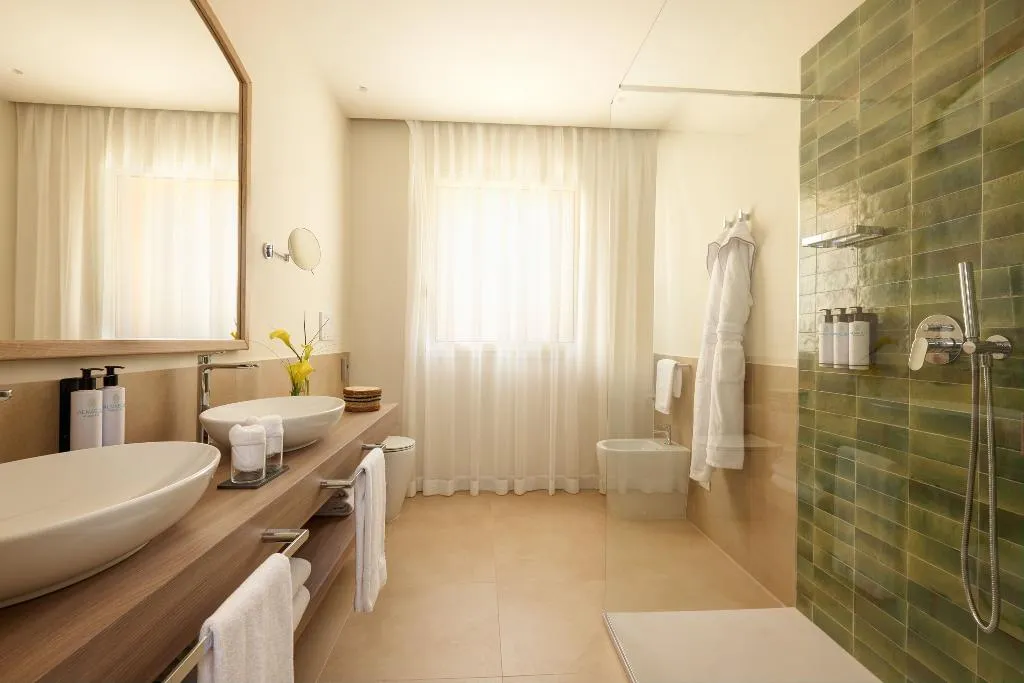 DOUBLE DELUXE BAY VIEW Room, Almar Timi Ama Resort & Spa, Cagliari