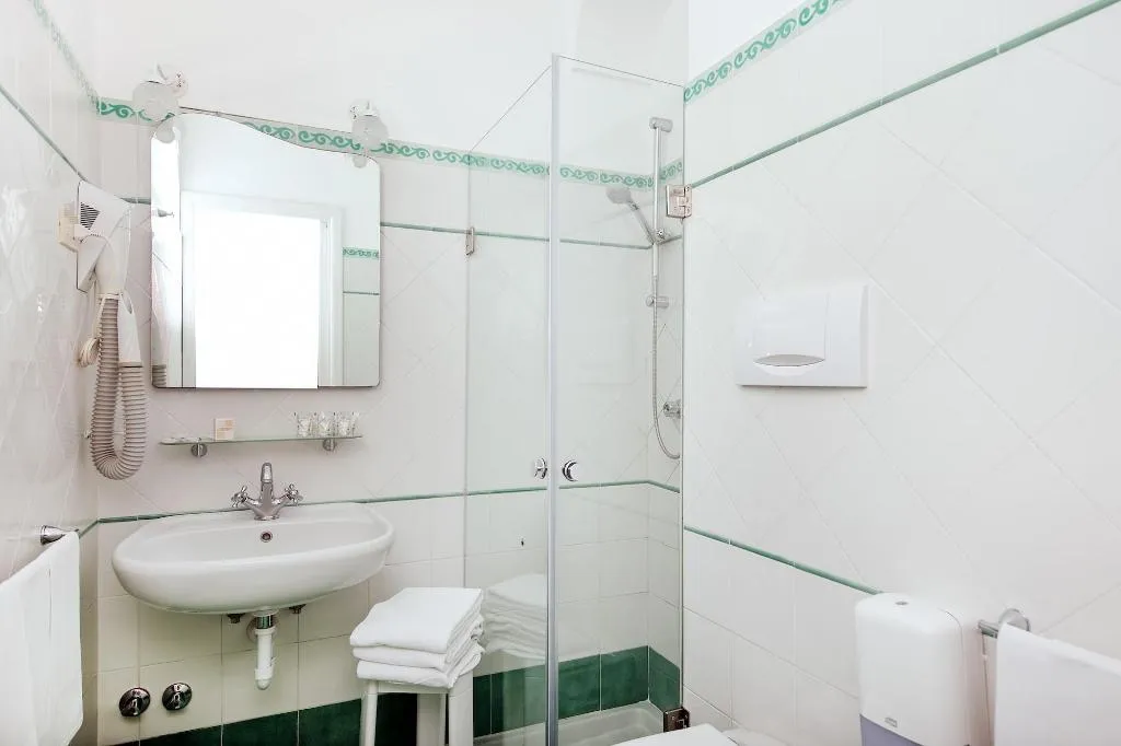 Room, Pupetto, Naples