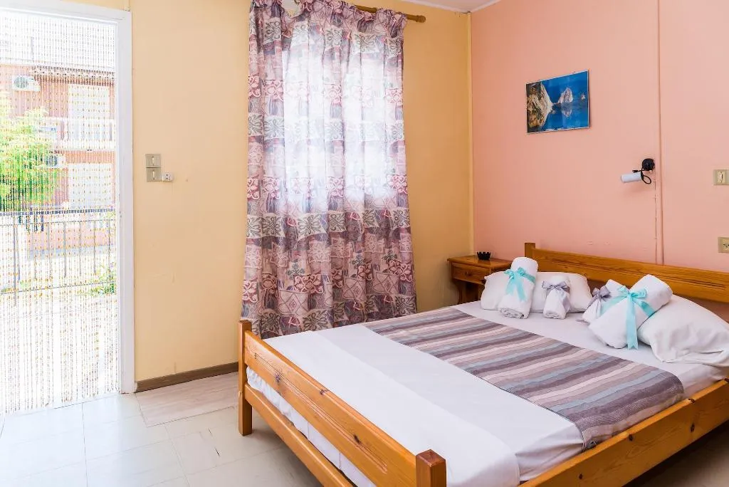 Room, Roussa's Studios and Apartments, Zante