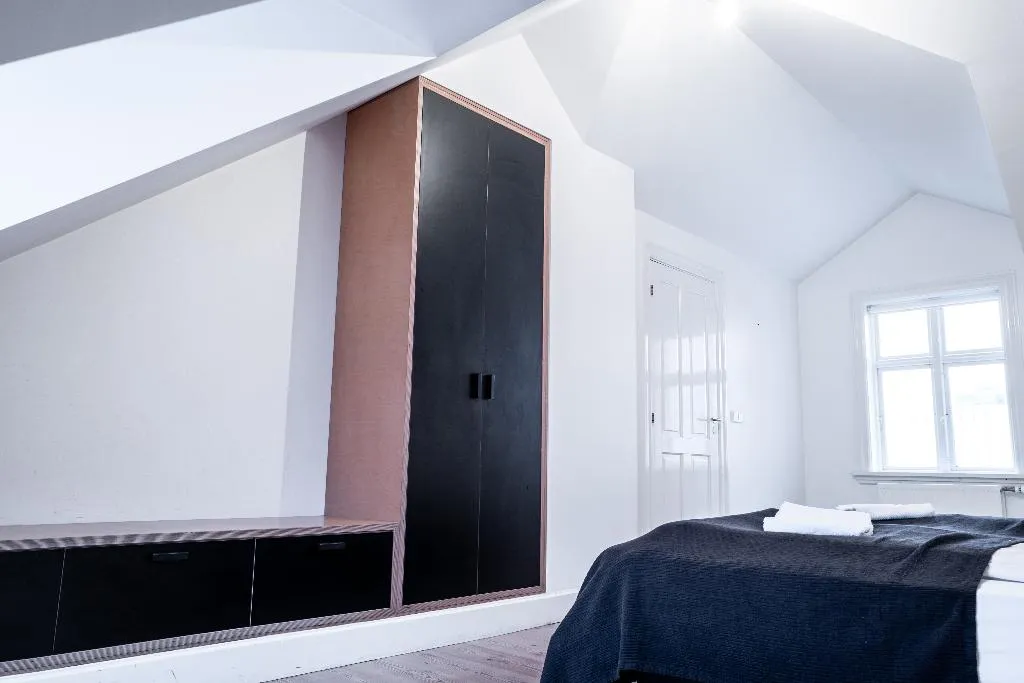 APARTMENT CAPACITY 6 TWO BEDROOMS Room, Luna Laugavegur 37, Reykjavik