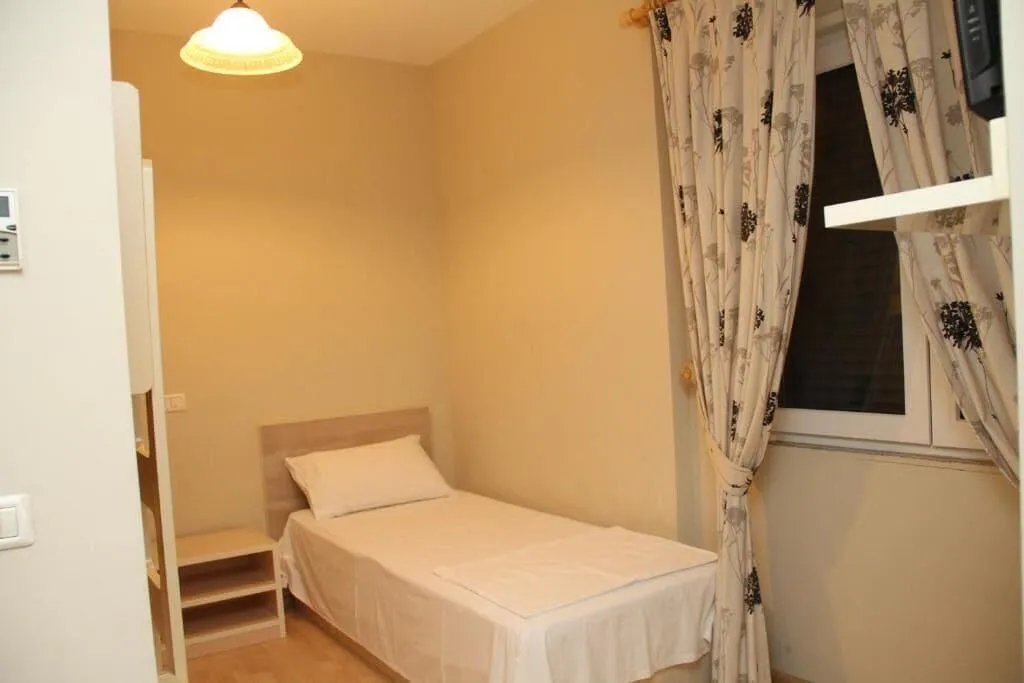 Room, Hotel Majestic, Durres