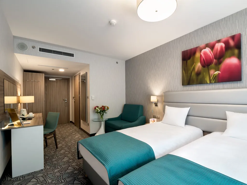 TWIN STANDARD Room, Golden Tulip Krakow Kazimierz, Krakow