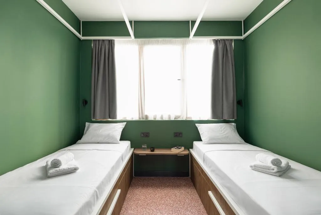 TWIN BASIC Room, Zeus Is Loose, Halkidiki