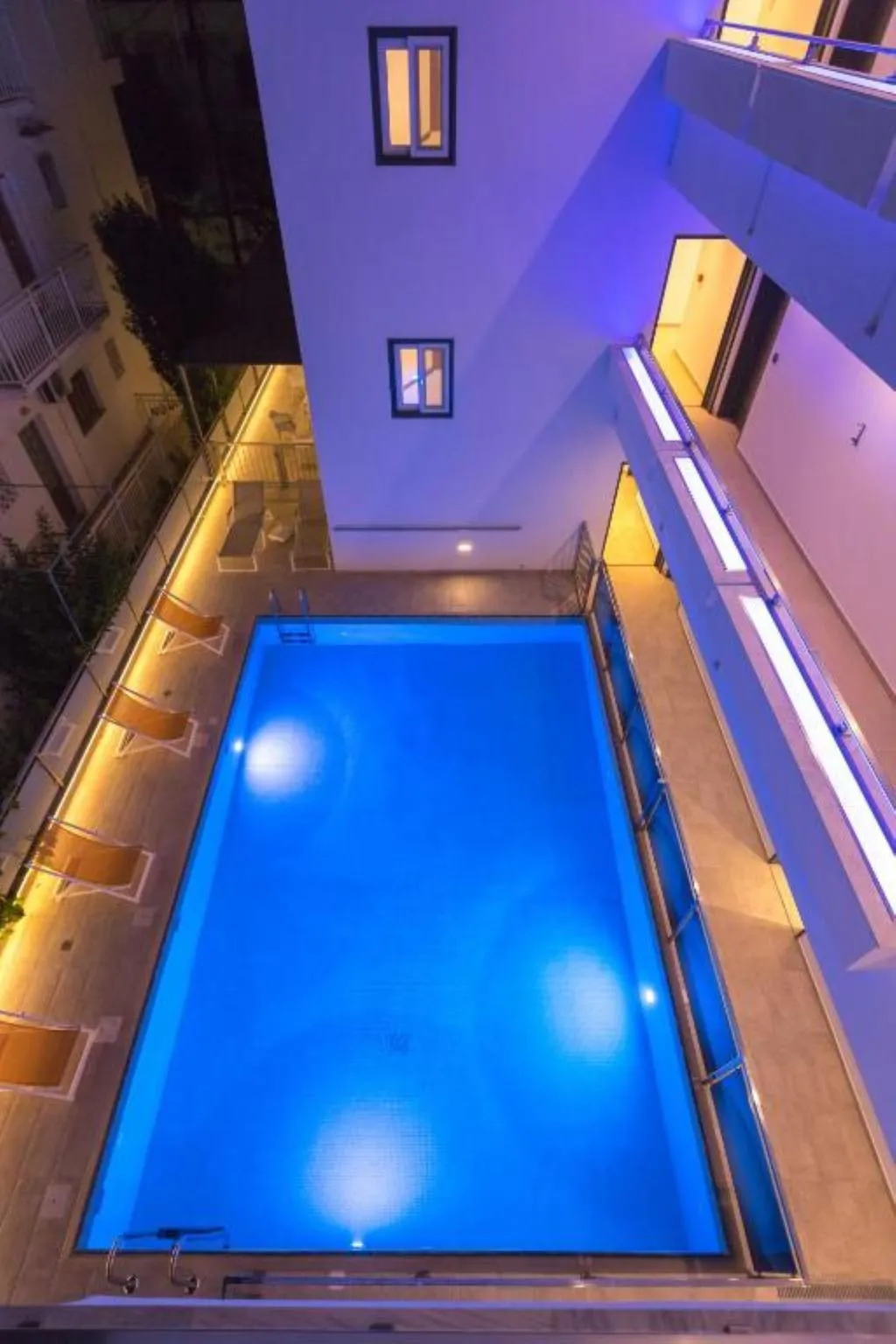 Pool, Christa, Kos