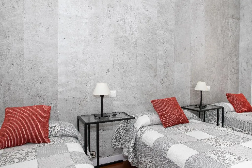 TRIPLE STANDARD Room, Tokio, Madrid