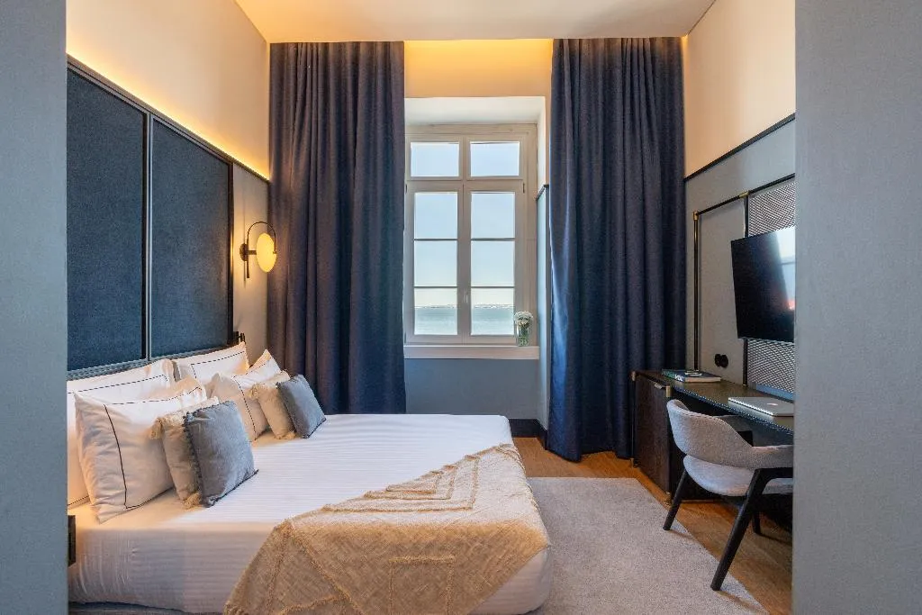DOUBLE RIVER VIEW Room, The Editory Riverside Santa Apolonia Hotel, Lisbon