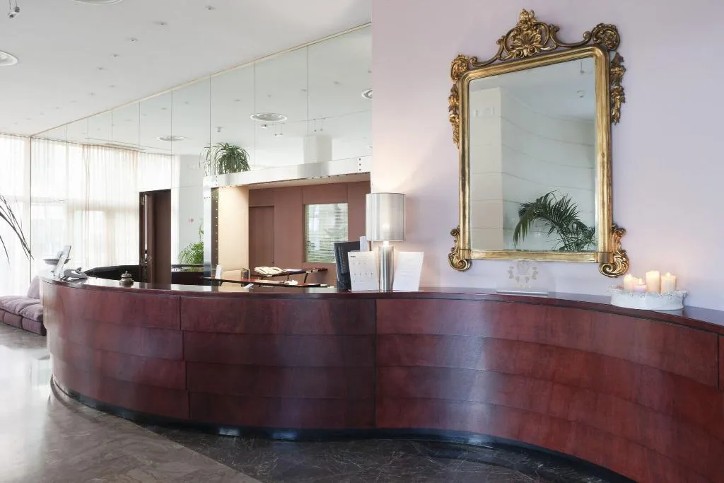 Lobby, Reginna Palace, Naples