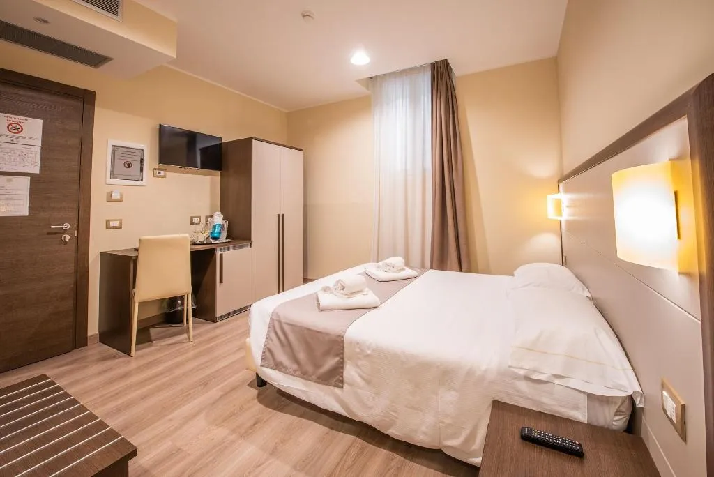 Room, Hotel Rosa, Milan