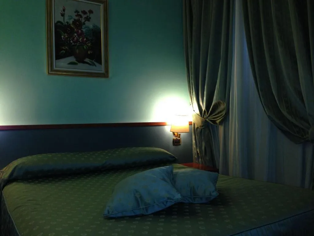 Room, Hotel Fenicia, Naples