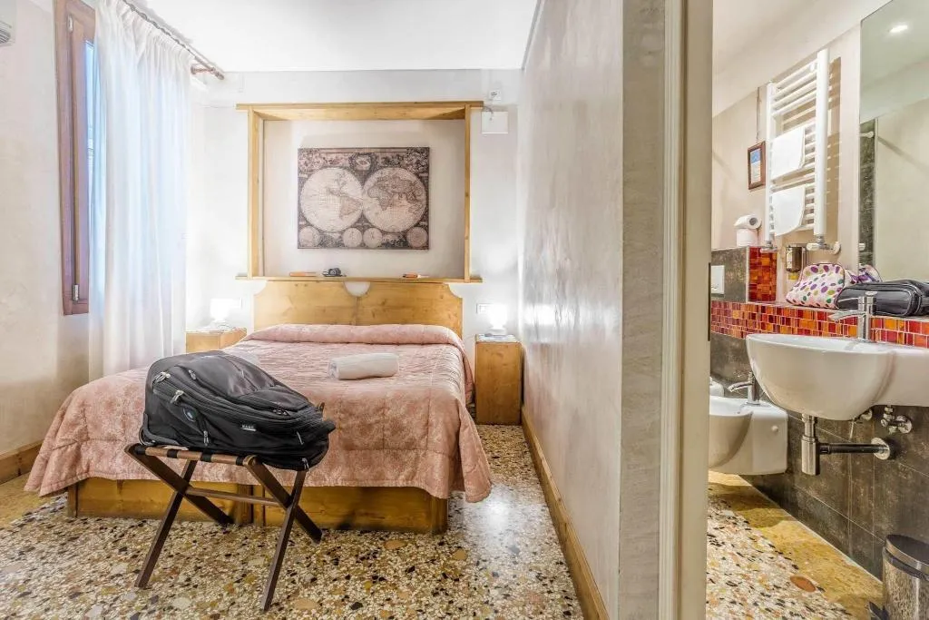 Room, Ai Bareteri, Venice