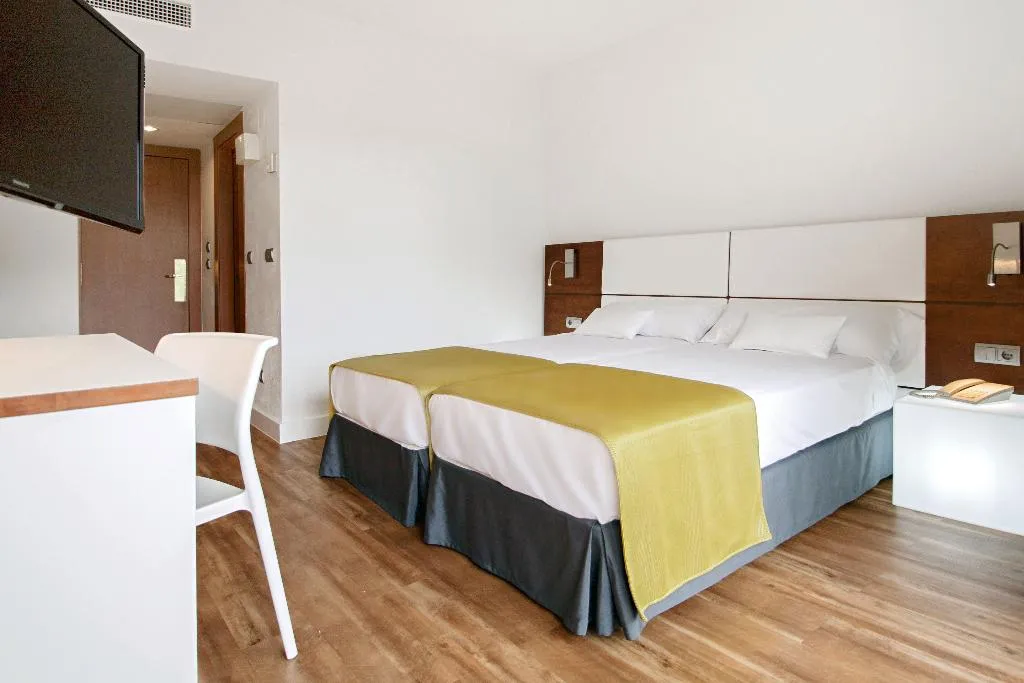 Room, Hotel Globales Cala Blanca, Menorca