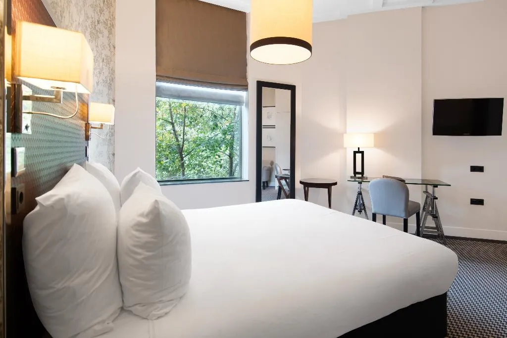 DOUBLE DELUXE GARDEN VIEW Room, Boutique Hotel Notting Hill, Amsterdam