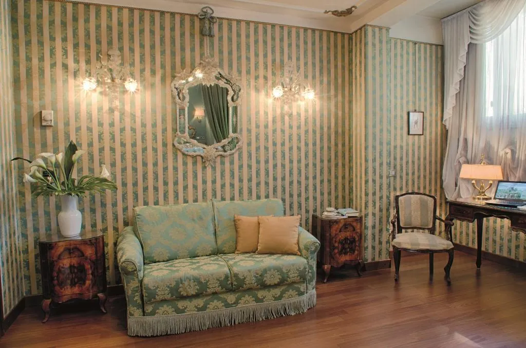 JUNIOR SUITE STANDARD Room, Locanda Vivaldi, Venice
