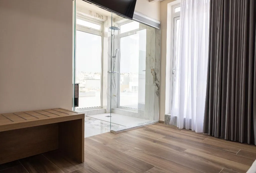 DOUBLE WITH JACUZZI Room, C'est La Vie Boutik Swieqi, Malta