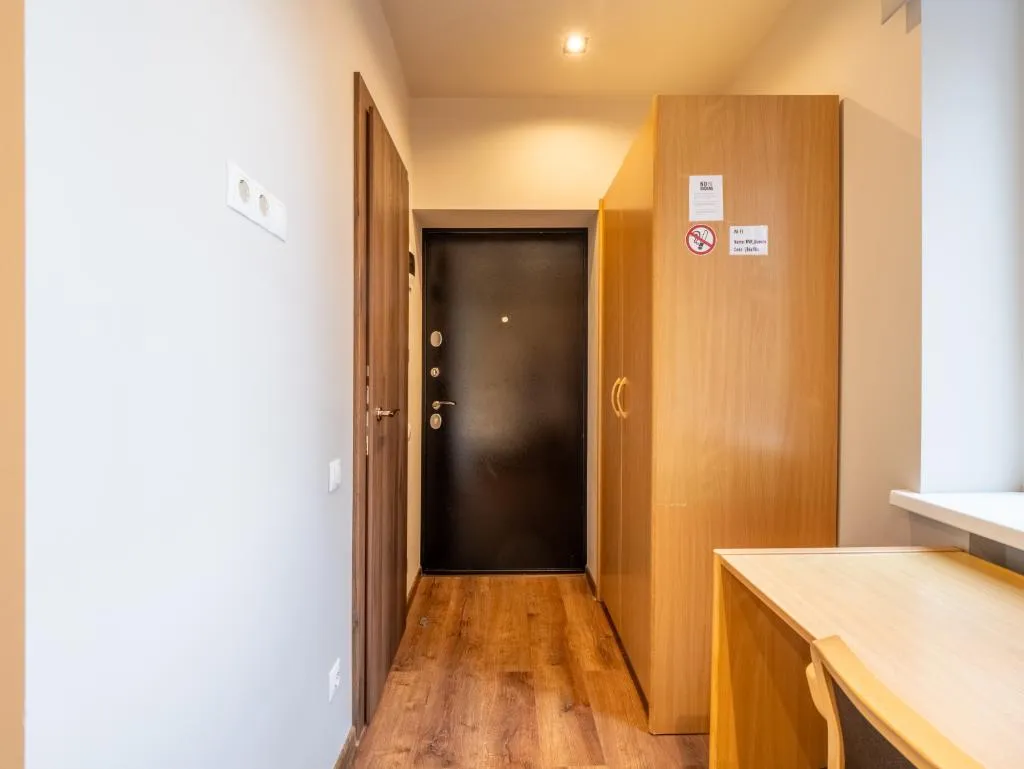 SINGLE BASIC Room, Rvr Smart Apartment With Parking And Self-check In, Riga