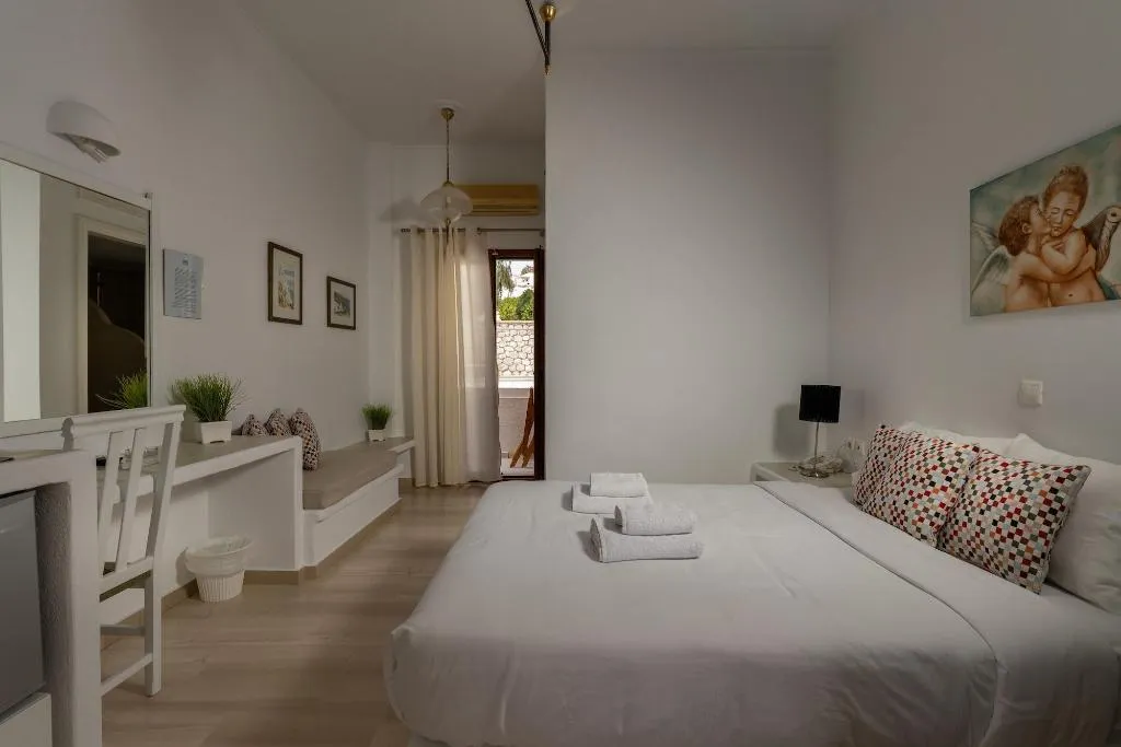 Room, Anamnesis Spa Luxury Apartments, Santorini