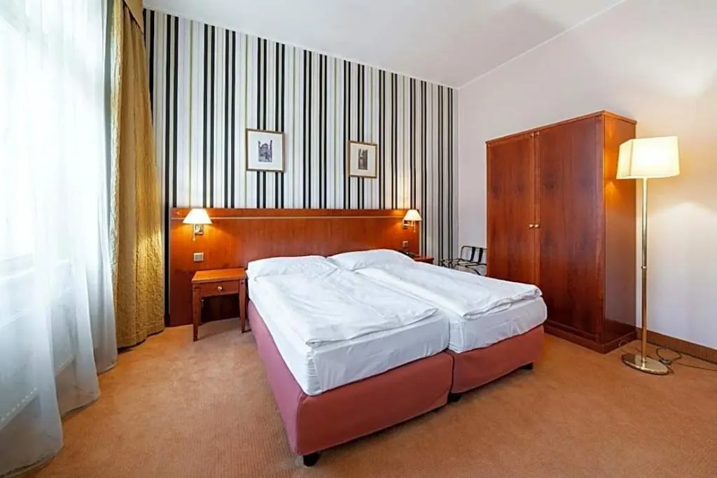Room, Hotel Raffaello, Prague