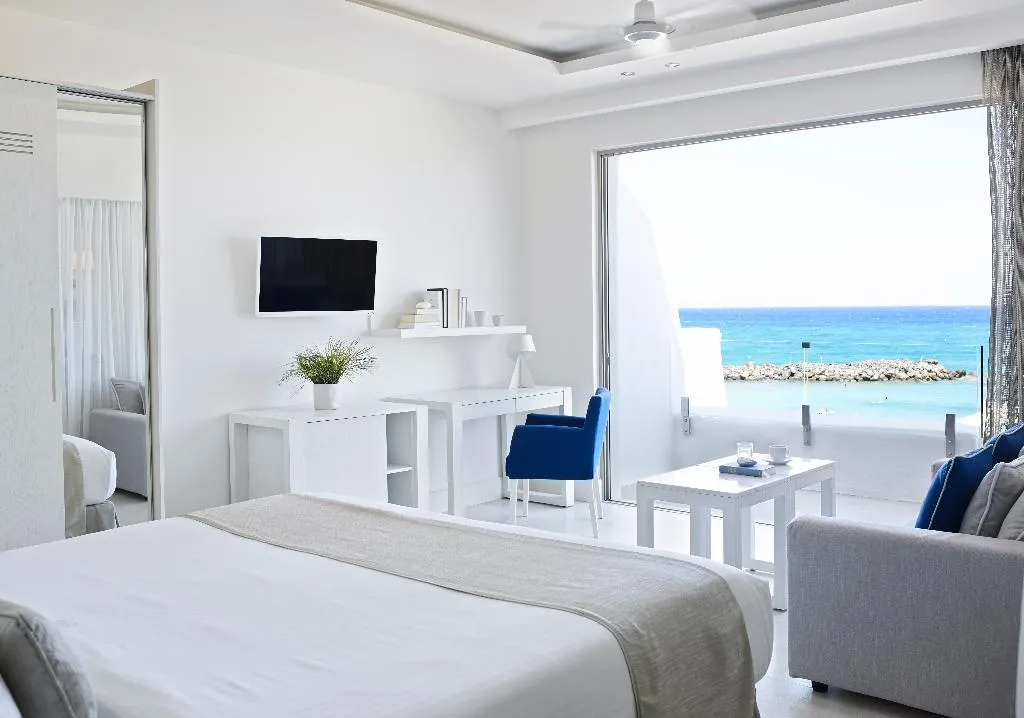 SUITE SEA FRONT Room, Knossos Beach Bungalows & Suites, Crete