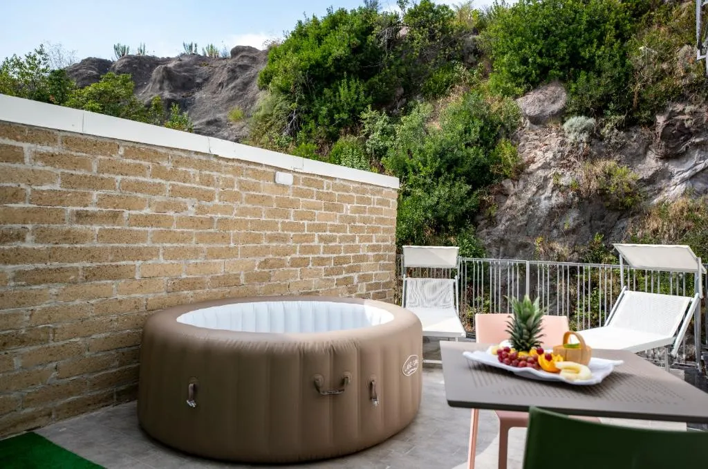 SUITE WITH JACUZZI Room, Grand Hotel Serapide, Naples