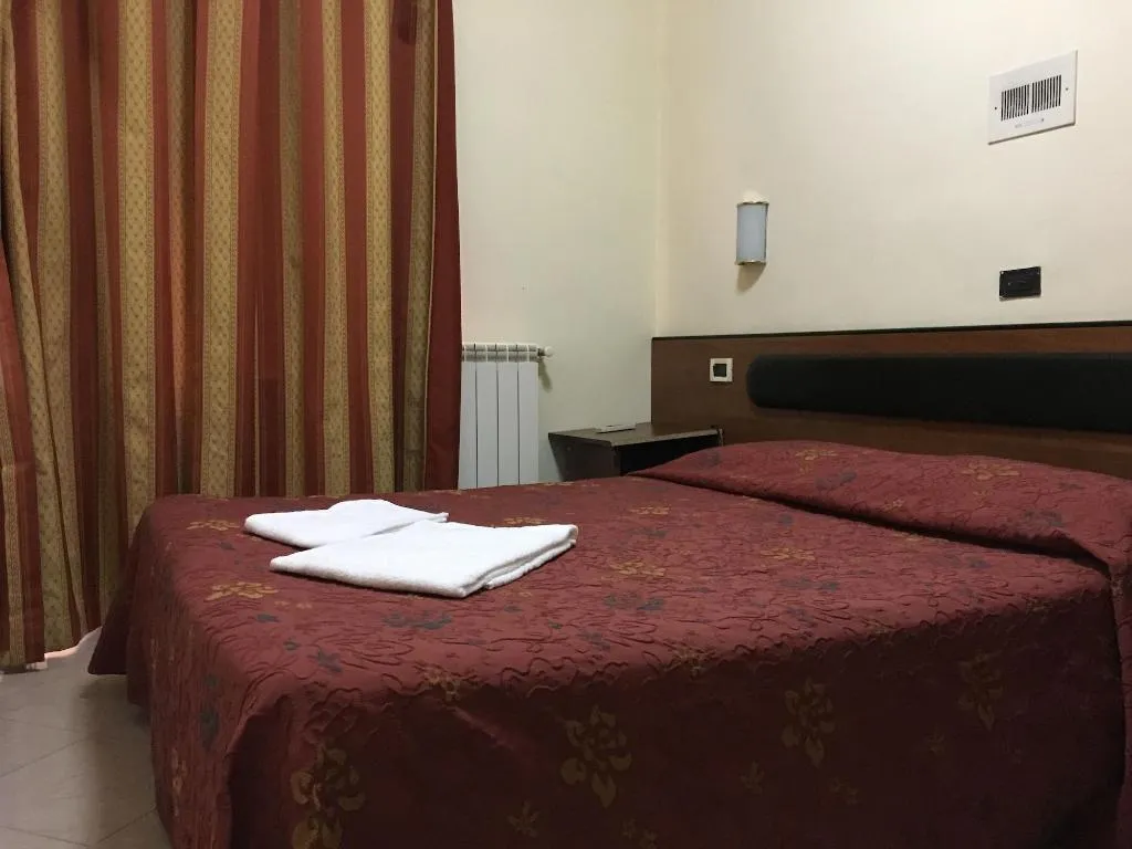 Room, Hotel Positano, Naples