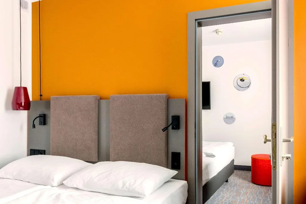 JUNIOR SUITE STANDARD Room, Vienna House Easy by Wyndham Cracow, Krakow
