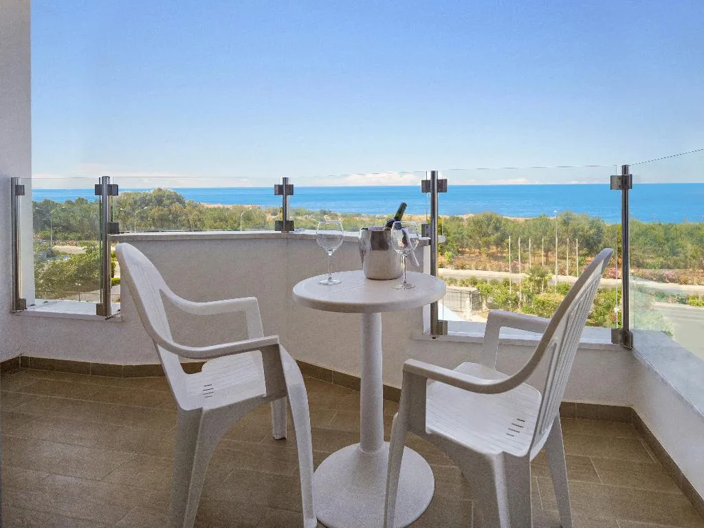 SUITE SEA VIEW Room, Avlida, Cyprus