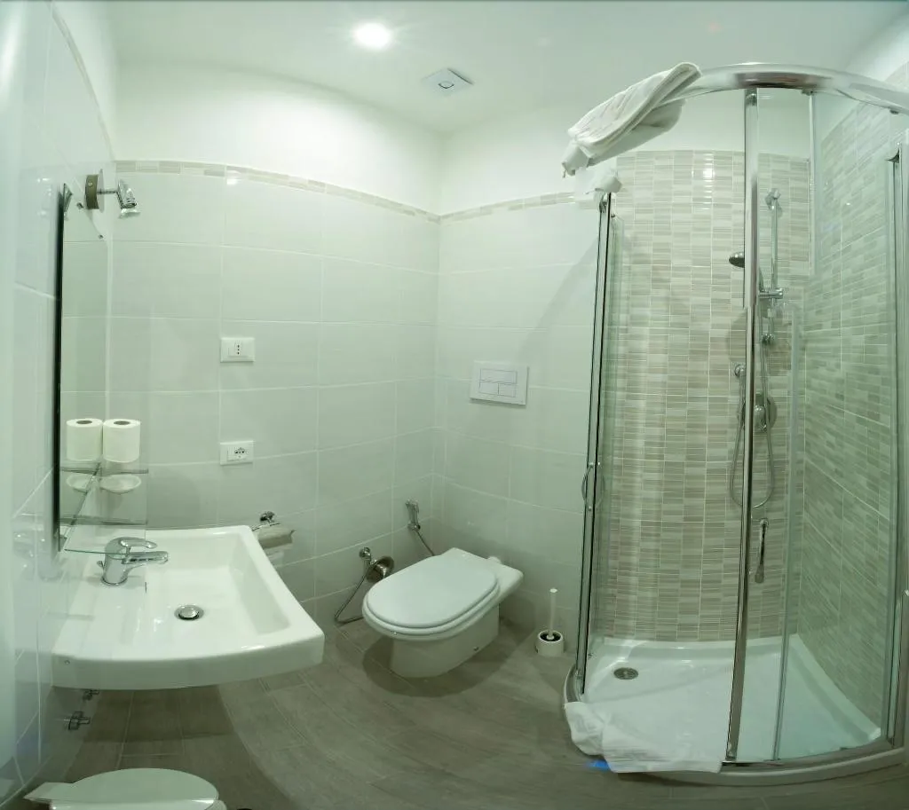 Room, A Casa Nostra, Naples