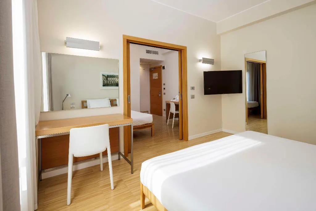 QUADRUPLE TWO BEDS Room, Best Western Plus Hotel Bologna, Venice