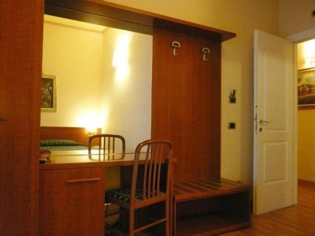 SINGLE STANDARD Room, Hotel Fenicia, Naples