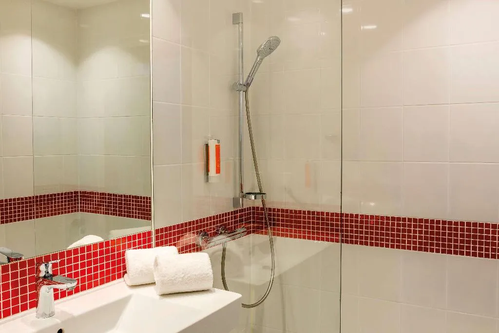 JUNIOR SUITE STANDARD Room, Vienna House Easy by Wyndham Cracow, Krakow