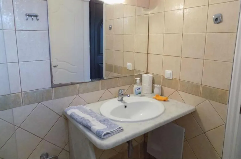 STUDIO STANDARD Room, Kolona Apartments, Kefallinia