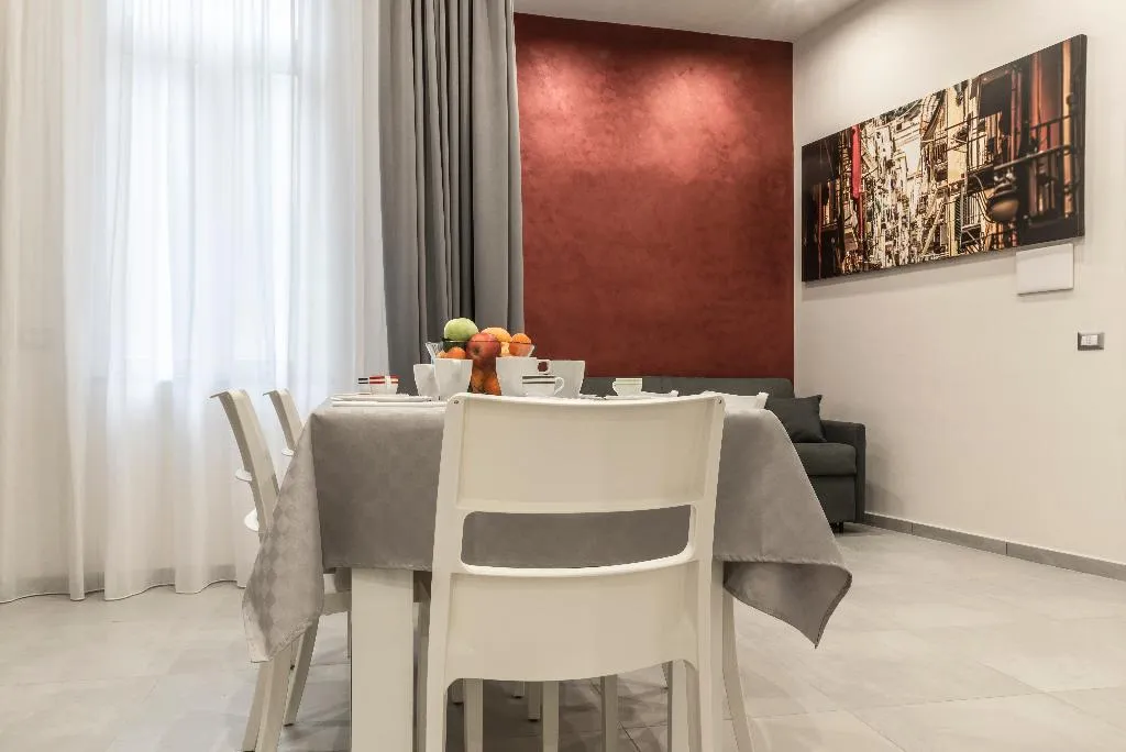 APARTMENT WITH BALCONY Room, Casina Rossa, Naples