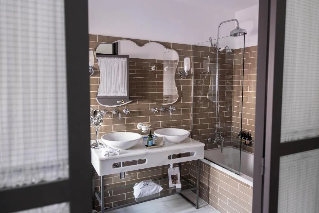 DOUBLE DELUXE KING BED Room, Gravina 51, Seville